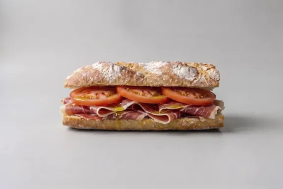 Bocadillo de Jamón Serrano, Aceite y Tomate