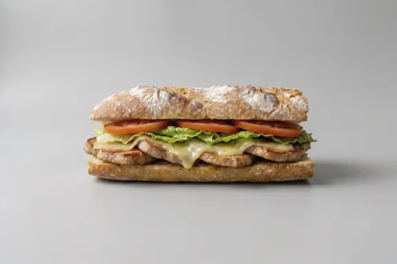 Bocadillo de Lomo, Queso y Vegetales